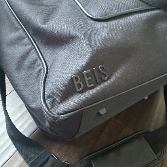 BEIS east to west tote - Picture 2 of 5